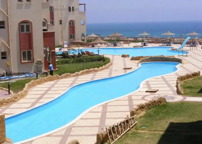 La Sirena Double With Mountain View, Families And Couples Only, Extra Of 180 Egyptian Pounds Per Adult Person Per ,to Be Paid To The Szálloda Ajn-Szuhna